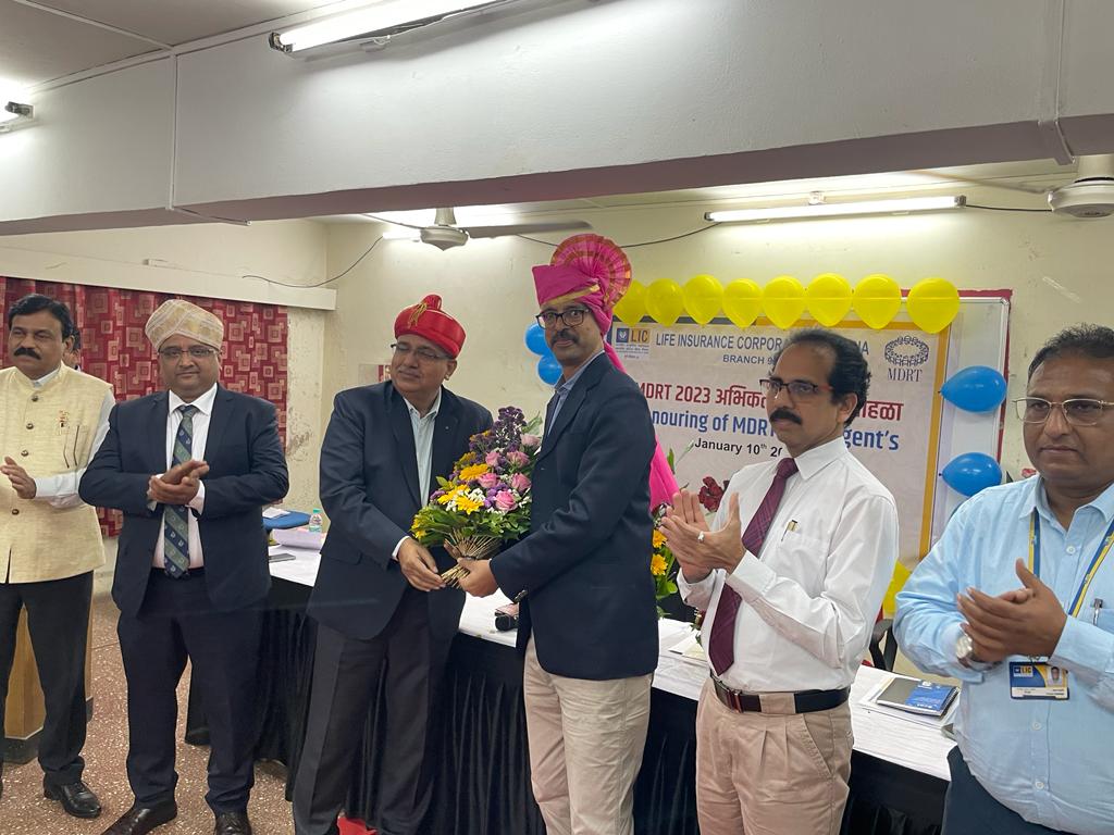 Receiving MDRT trophy from Sr. Divisional Manager in Pune.